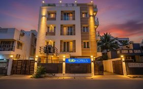 Fabhotel Home Tree Service Apartment